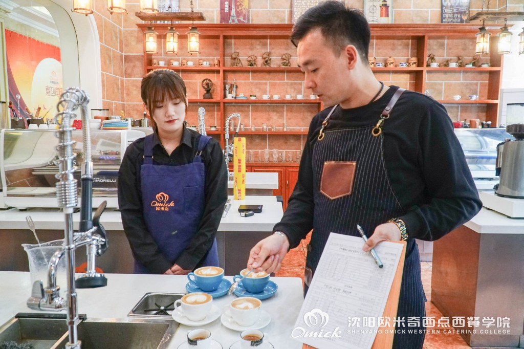 专业师资团队，沈阳欧米奇夯实咖啡酒教学基础