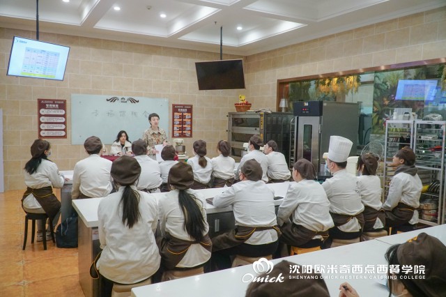 沈阳欧米奇为中职生构建 “技能 + 学历 + 就业”