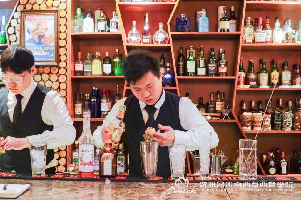 学调酒的特殊技巧有哪些