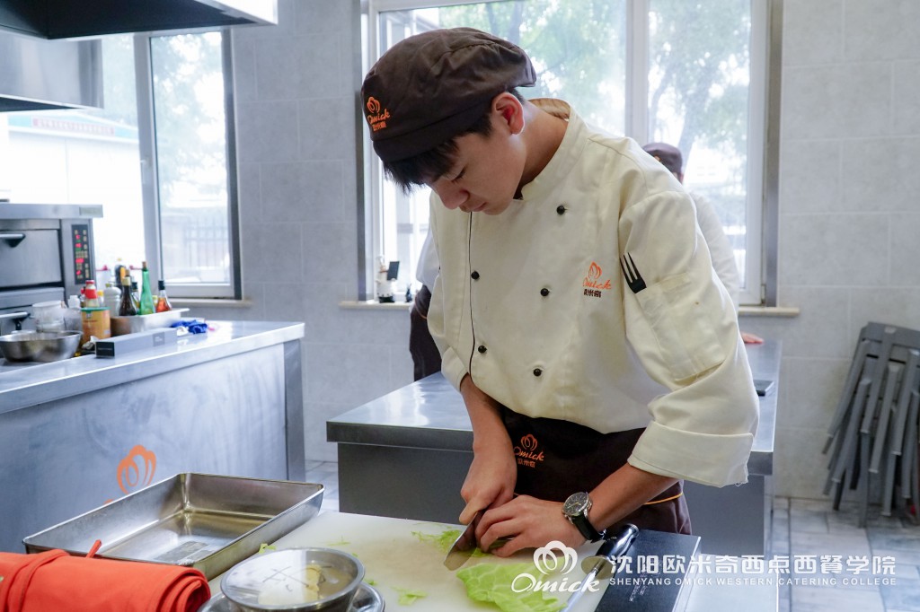 先进设施：打造沉浸式西餐学习环境