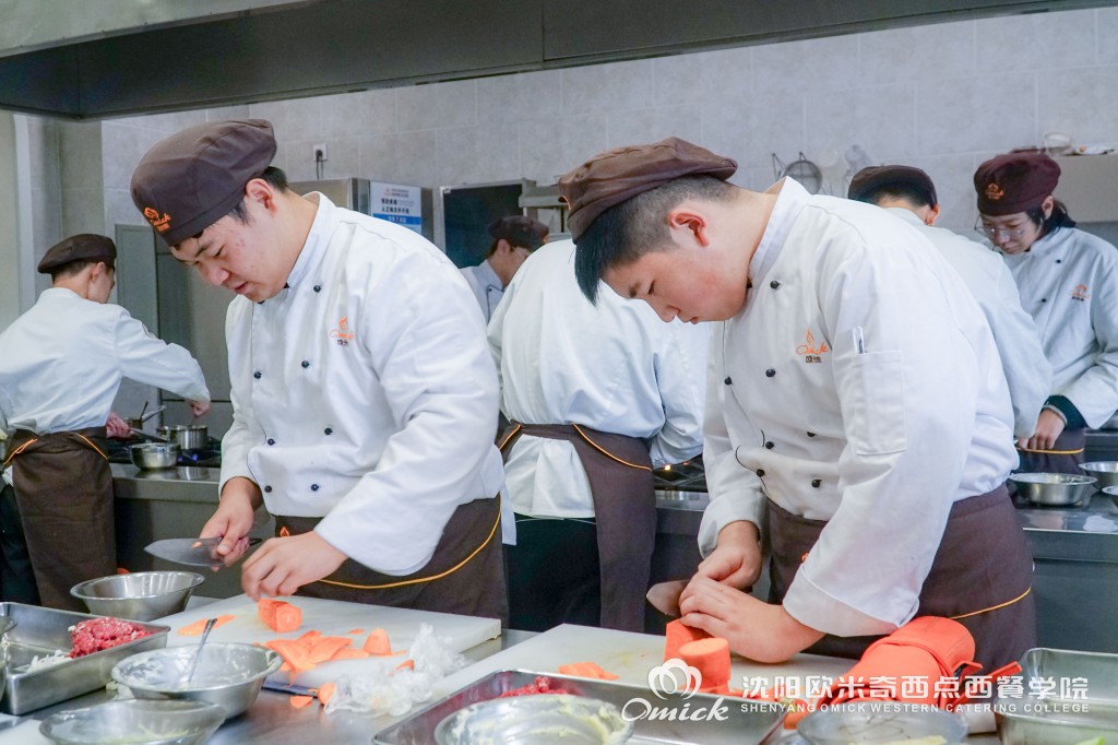 学习西餐烹饪技术必备的工具和食材