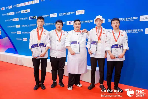 沈阳欧米奇五位学子斩获2021第二十三届FHC中国国际烹饪艺术比赛多项大奖
