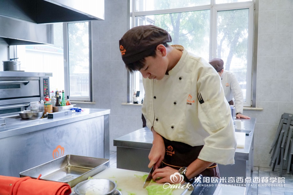 西餐厨师培训限制年龄吗